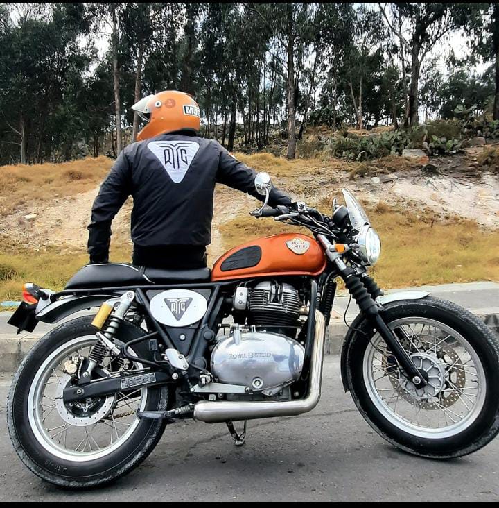Par de Exostos TWIN 650 $ 1.800.000