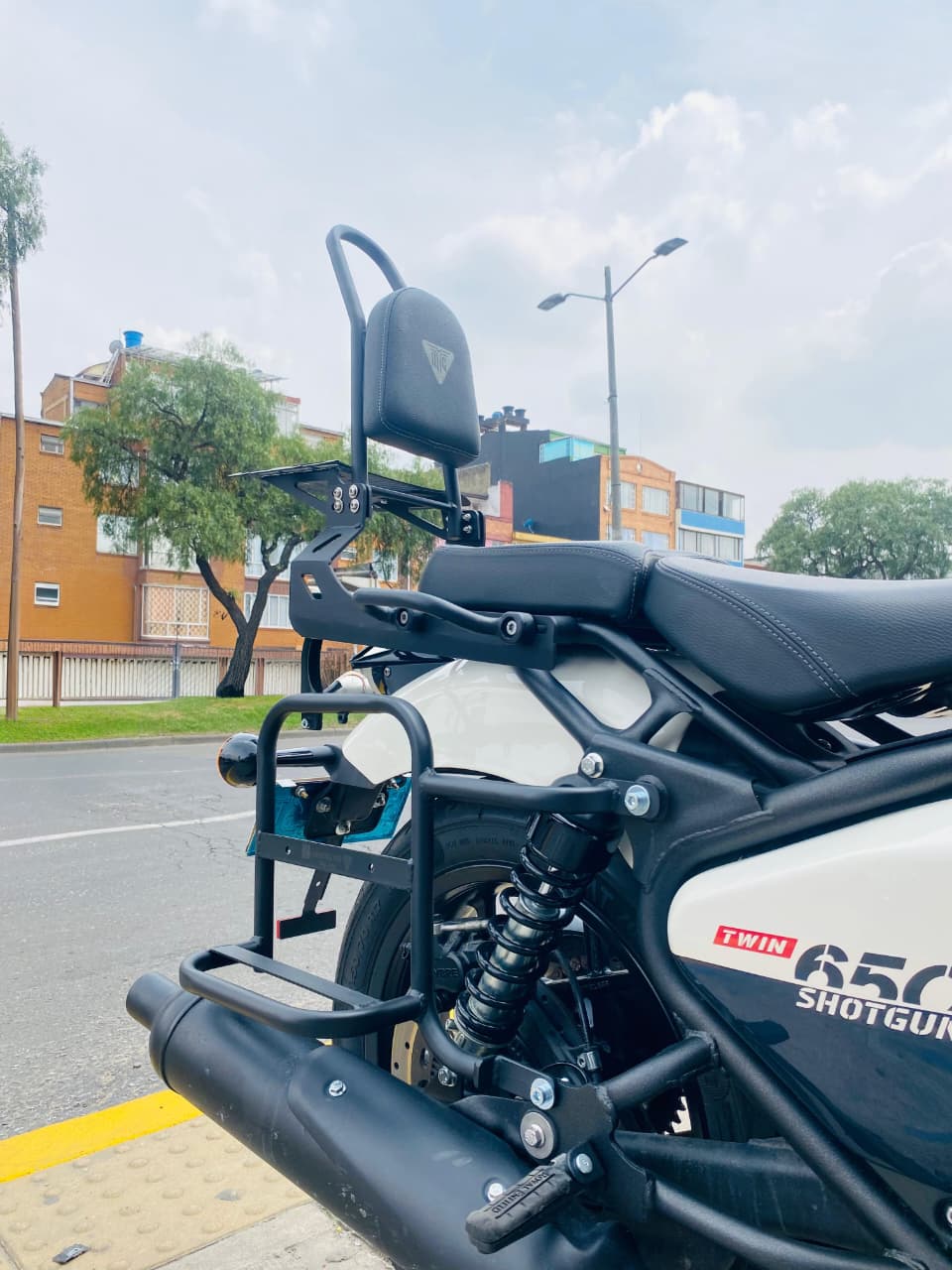 Espaldar alto con parrilla Shotgun 650